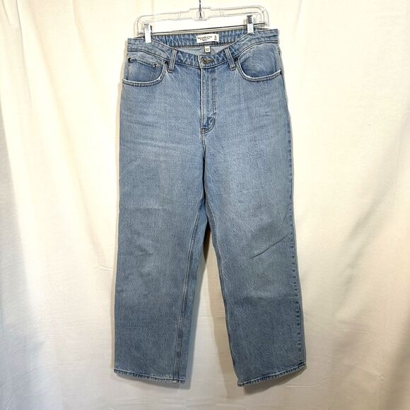 Abercrombie & Fitch Jean Womens The 90s Relaxed High Rise Curve Love 12/31 Short - Picture 1 of 4
